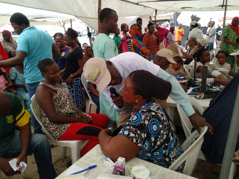 Dr Salawu (Consultant Opthalmologist) of Motus Health Initiative screening for preventable blinding conditions at the Aboki estate Lekki Free Medical outreach.